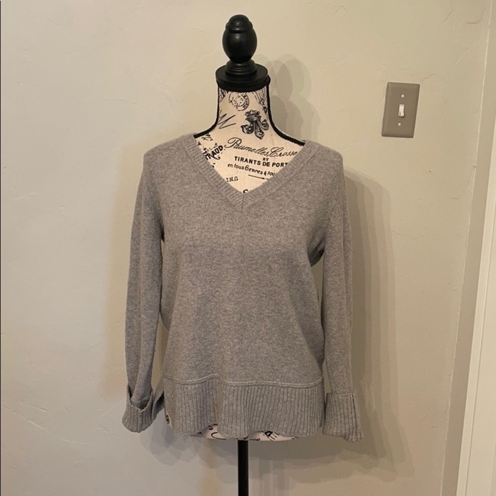 EUC Cynthia Rowley v neck gray sweater​​​​​​​​​​​​​
